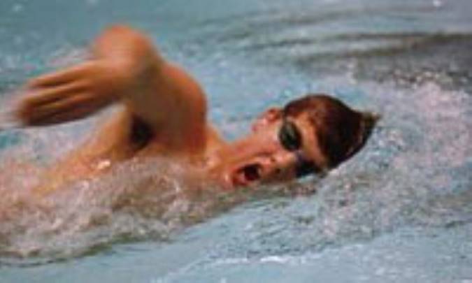 فواید و مضرات ورزش شنا