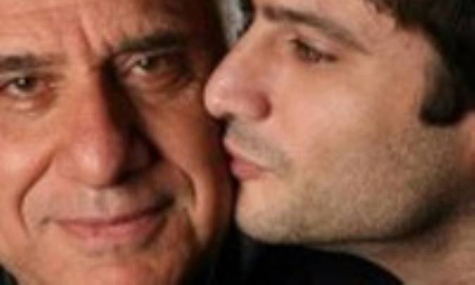 دوست خود را ببوسید!