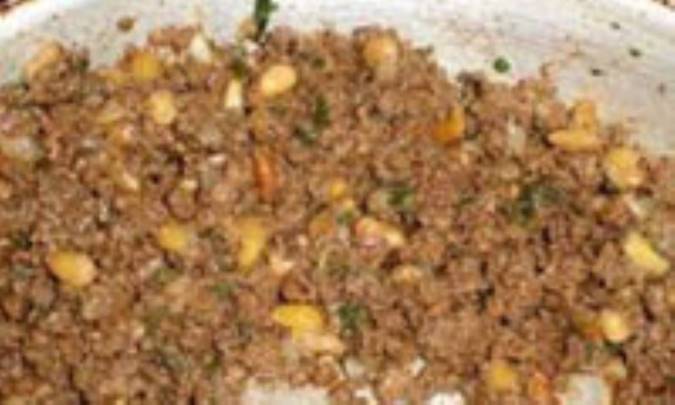 صفیحة باللحم و الصنوبر