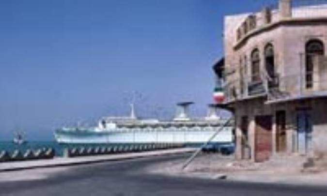 نقش اقتصاد گمرک بوشهر در رقابت هاي تجاري خليج فارس در نيمه ي اول قرن سيزدهم هجري