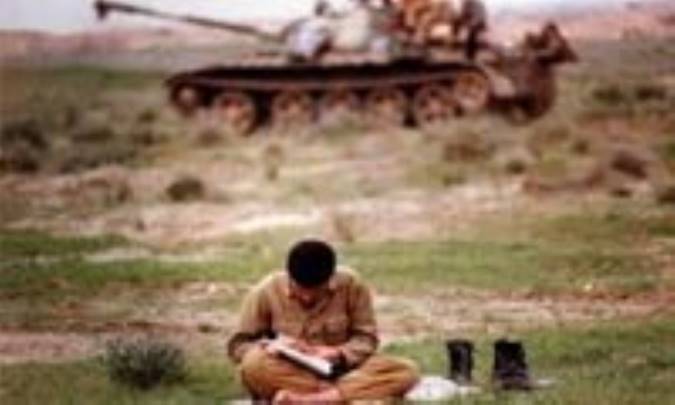 با سختی تحصیل می کرد