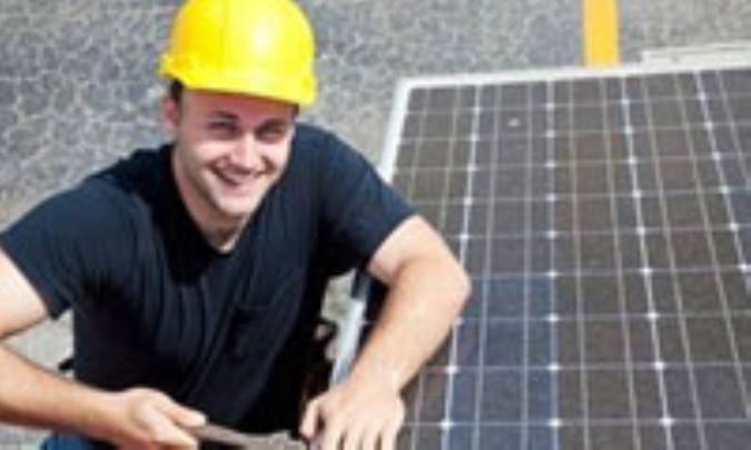 آب شیرین کن آب با استفاده از انرژی خورشیدی