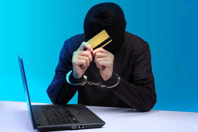 کلاه برداری سایبری به روش اسکیمینگ