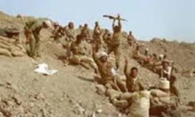 چوب را به ديوار مي زد!