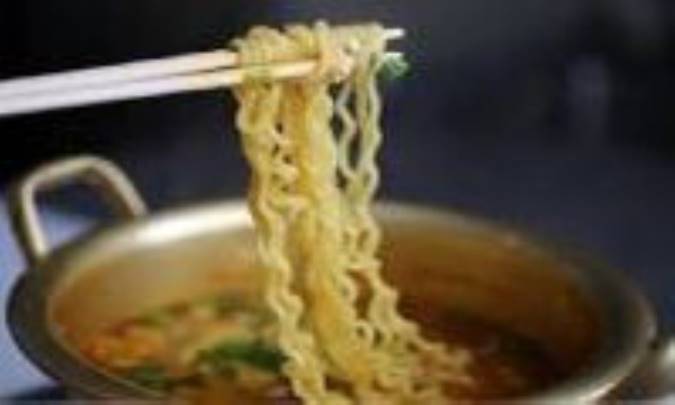 چرا خوردن روزانه رشته‌های رامن برای سلامتی ضرر دارد