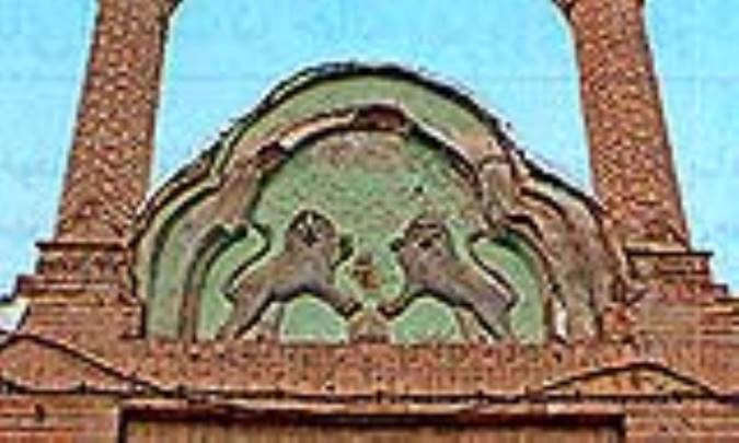 بر درگاه پیر همدان