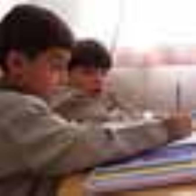 رابطه سواد والدين با محل تحصيل و شغل فرزندان