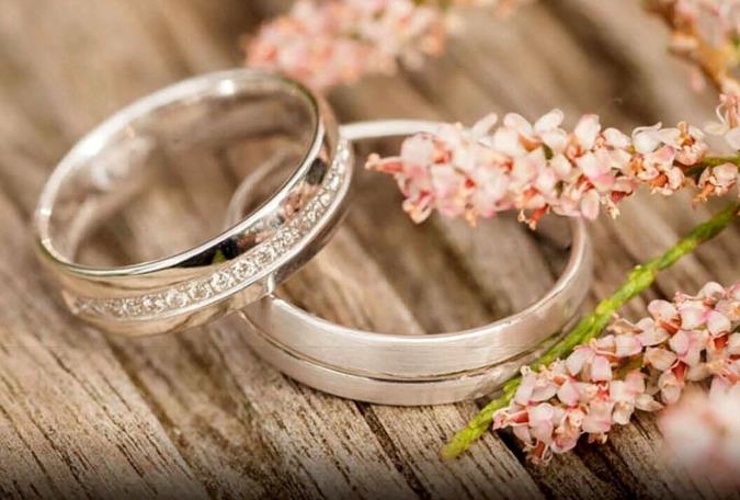 چرا جوانان ازدواج را به تاخیر می اندازند؟ عوامل جدید در دهه 1400