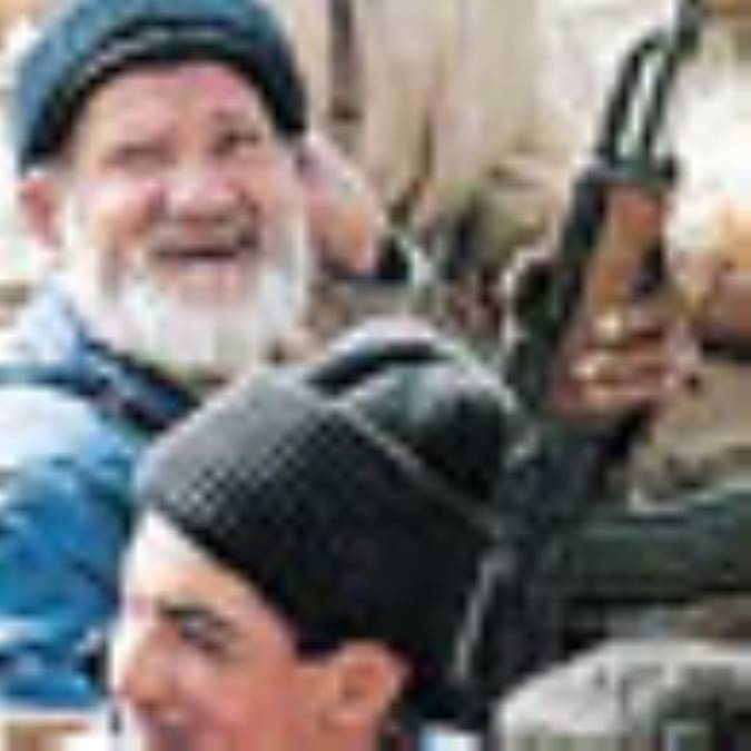 با چنگ و دندان مقابل همه دنيا 