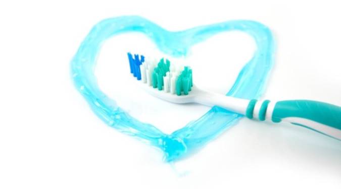 کاربردهای خمیردندان در خانه داری