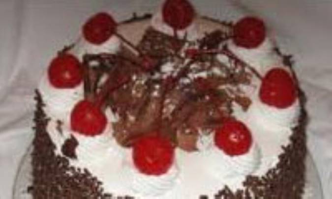 گاتا با گیلاس و شکلات