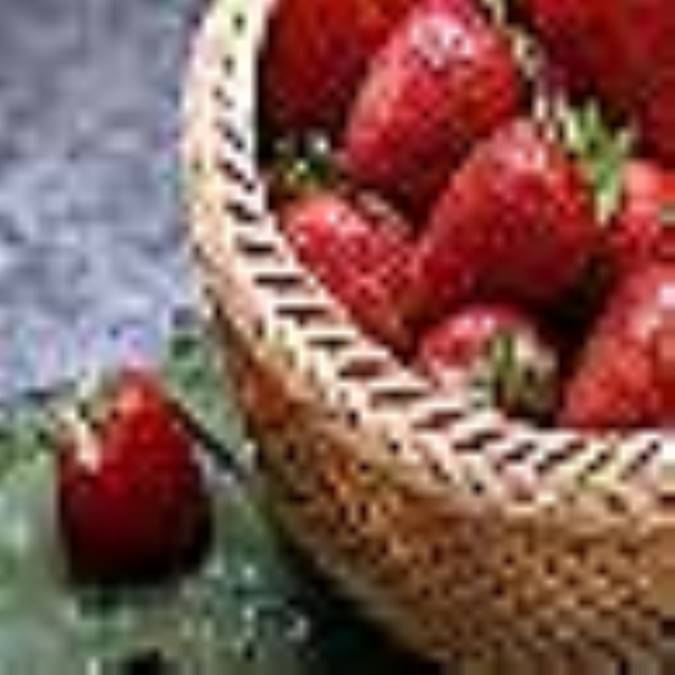 تارت موس ريواس و توت فرنگي