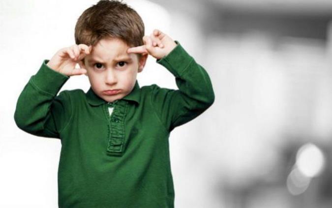 با بچه ای که خودش را با همکلاسیش مقایسه می کند چطور برخورد کنیم؟