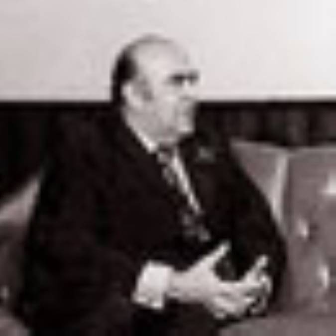 «هویدا»، كمونیست، فراماسونر، بهائی و...!