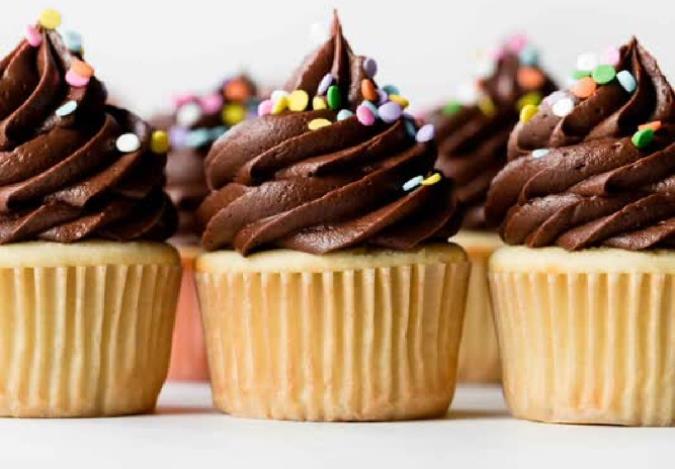 طرز تهیه کاپ کیک زرد