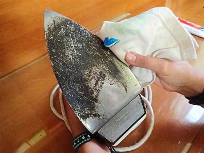روش های کاربردی برای تمیز کردن اتو