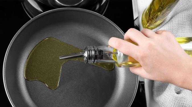 چطور مصرف روغن در آشپزی را کمتر کنیم؟