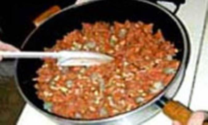 خوراک‌ مرغ‌ با گل‌ کلم‌