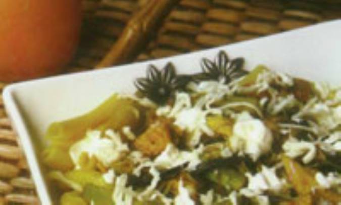 خوراك مرغ و پاستا