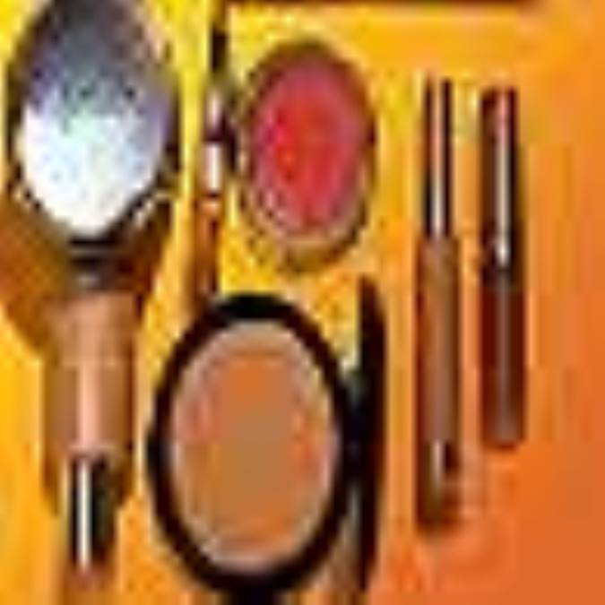 انتخاب پودر ، عطر ، کرم و ماتيک