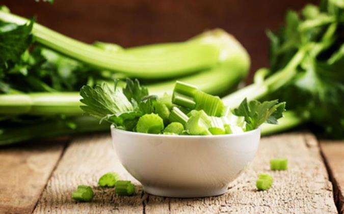 خواص عرق کرفس برای لاغری