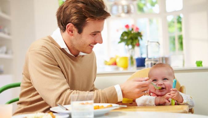 غذا دادن به کودکان