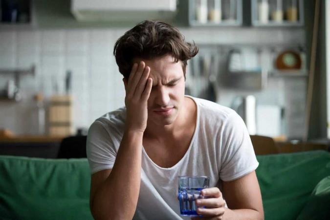 چرا با سردرد از خواب بیدار می شویم؟