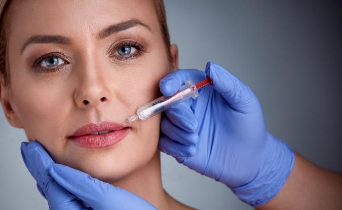 پروتز لب و خطرات احتمالی آن را بشناسید