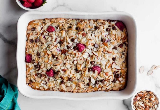 طرز تهیه کیک شکلاتی با روکش میوه ای