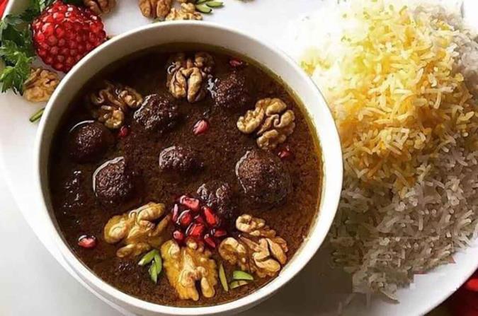 کالری فسنجون چقدر است؟ + ارزش غذایی