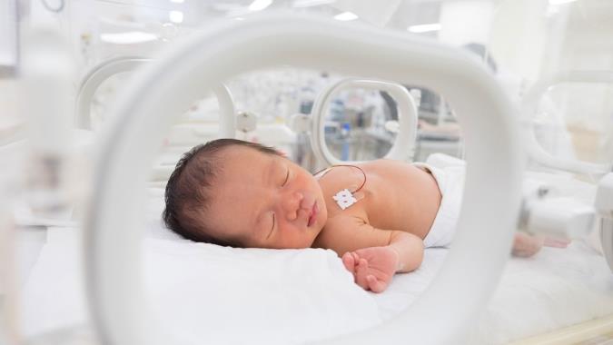 چگونگی غلبه بر مشکلات و اوقات سخت بخش مراقبتهای ویژه نوزادان (NICU)