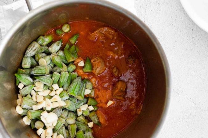 کالری خورش بامیه چقدر است؟ + ارزش غذایی