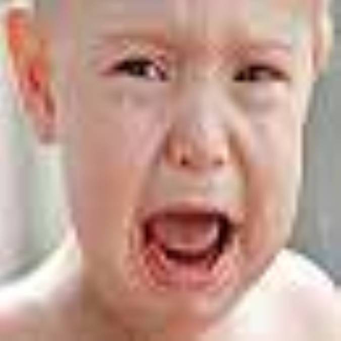 8 دلیل گریه نوزادان