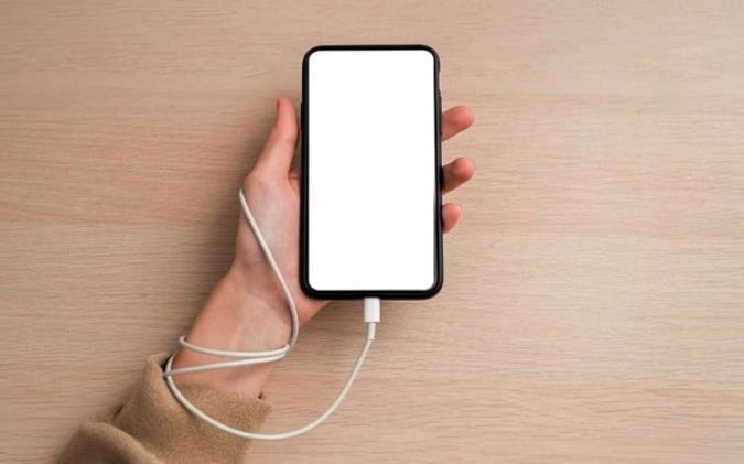 به چک کردن گوشی معتاد شدم، چطور این کار را رها کنم؟