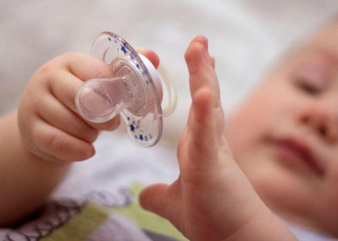 آیا پستانک باعث لاغری نوزاد میشود؟