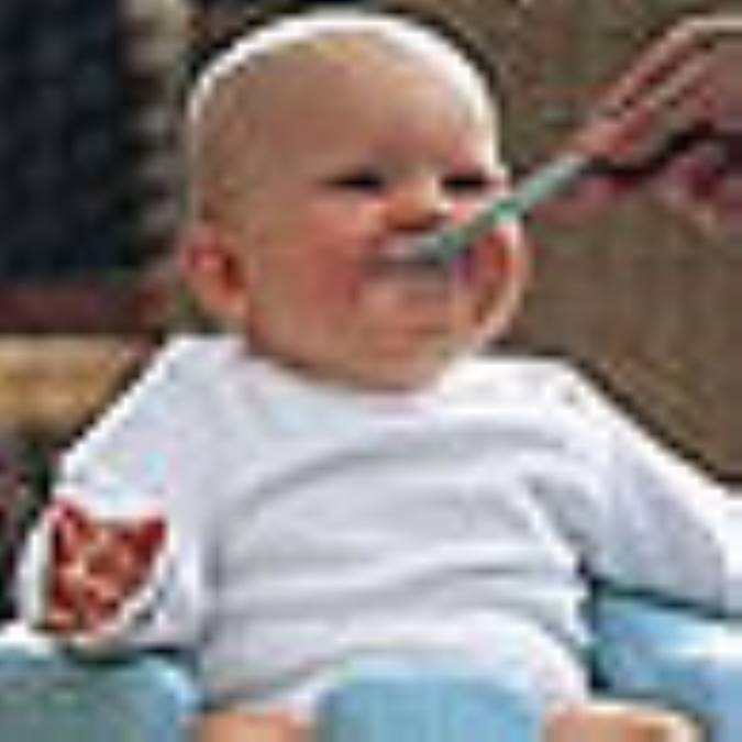 غذاي كمكي براي رشد نوزاد ضروري است