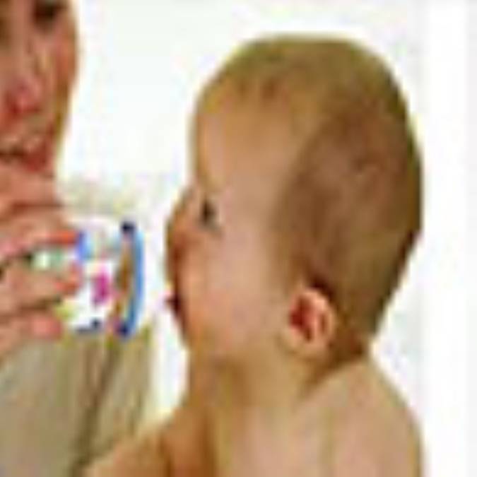 تغذيه کودک دچار استفراغ