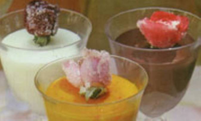 كرم سه رنگ گل سرخ