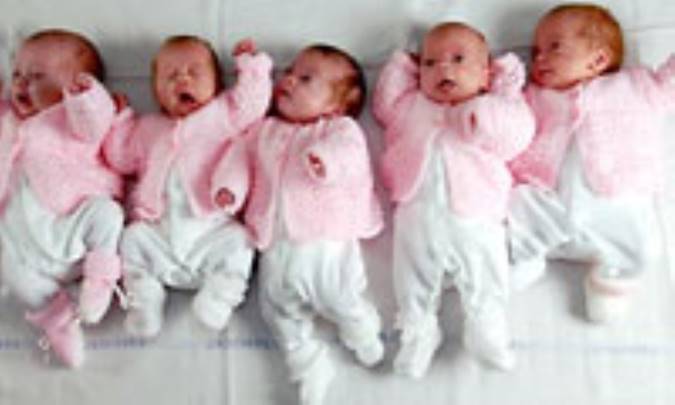 مراقبت از دو يا چندقلوها