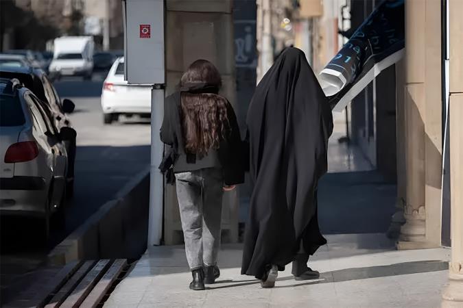 مادران با حجاب دختران بی حجاب
