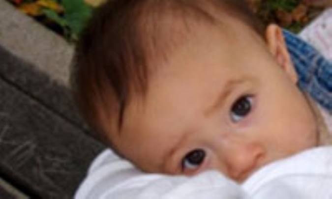 تغذيه با شير مادر