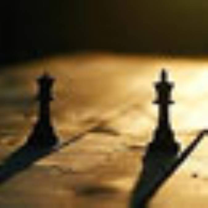 بزرگان سيه مهره بازي کنند