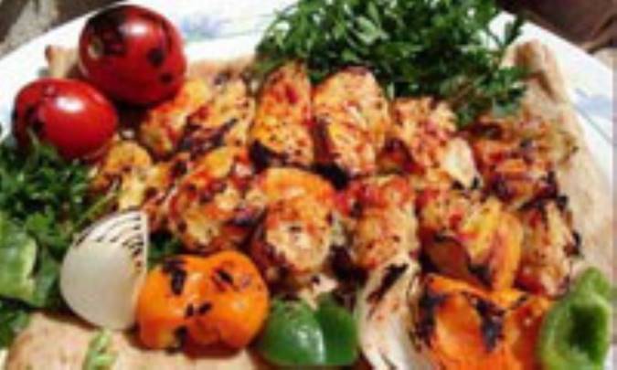 جوجه کباب با سس گوجه فرنگی