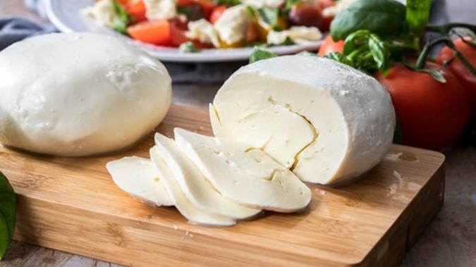 طرز تهیه پنیر خانگی با ماست