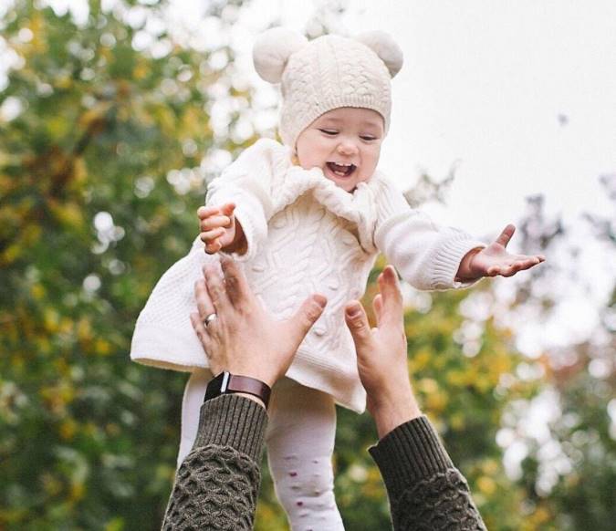 بالا و پایین انداختن نوزاد چه عوارضی دارد؟