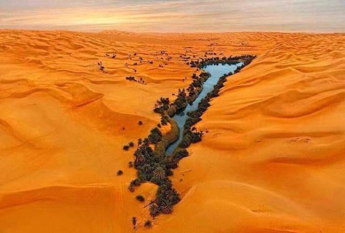 دریاچه ای عجیب که در دل کویر پدید آمده!