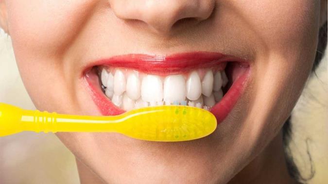 بعد از خوردن چه خوراکی هایی نیاز نیست دندان هایمان را مسواک بزنیم؟
