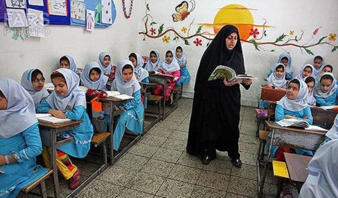 آموزش دین همراه با تلقین