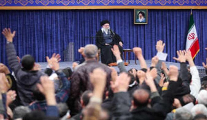 عامل درخواست دشمن برای توقف جنگ نظامی در کلام رهبر انقلاب