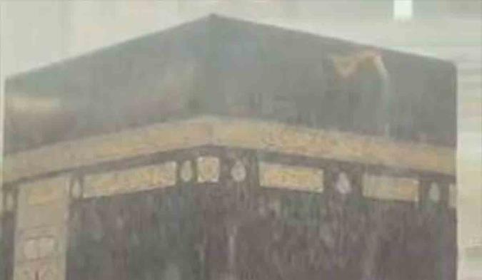 بارش شدید باران بر فراز مسجدالحرام در مکه